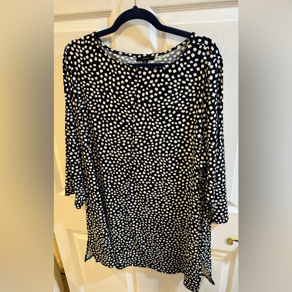 Size 3X Navy and White 3/4 Sleeve Alfani Top
